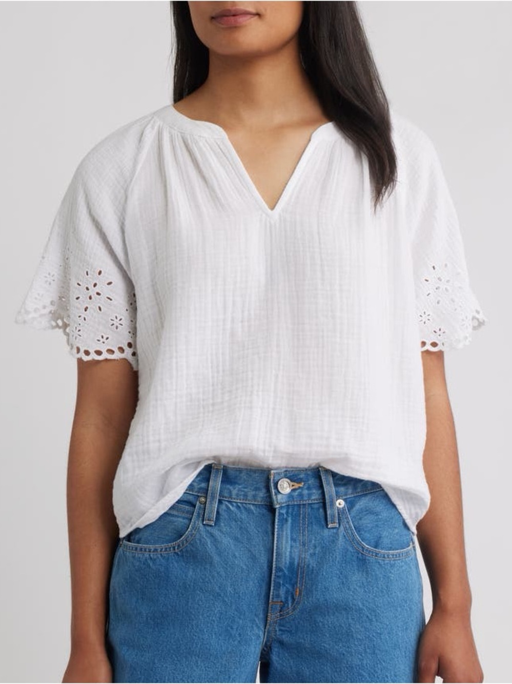 beachlunchlounge White Eyelet-Sleeve V-Neck Top